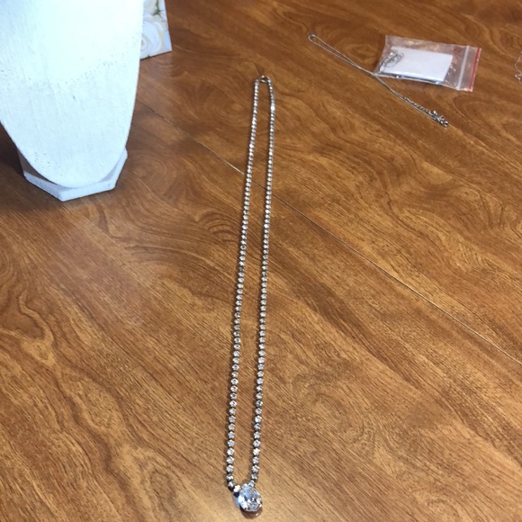 18” Beautiful Rhinestone Necklace - Picture 9 of 15